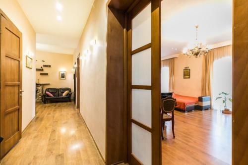 Apartment At 12 Baratashvili Street