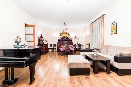Apartment At 12 Baratashvili Street