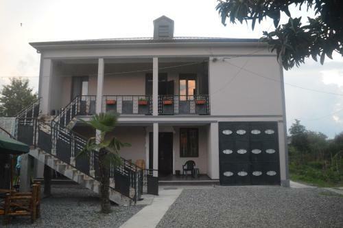 Hostal Shalva Apartment