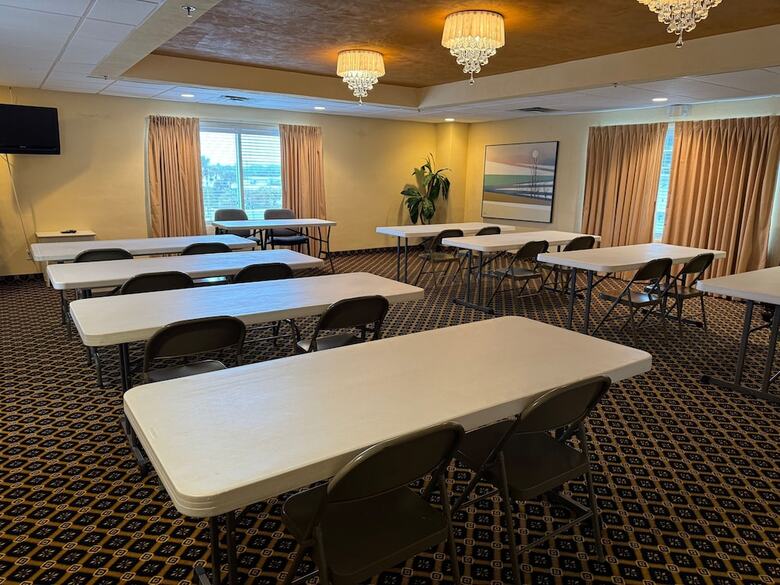 *emerald Shores Hotel*