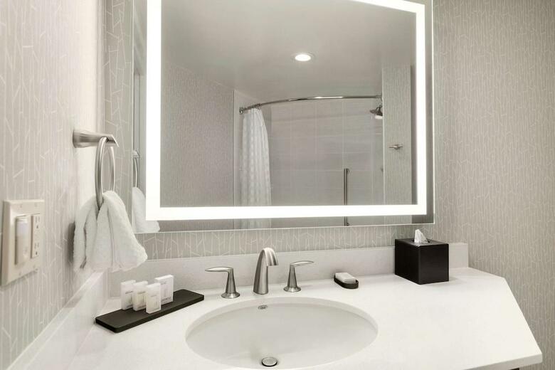 Hotel Embassy Suites Irvine - Orange County Airport