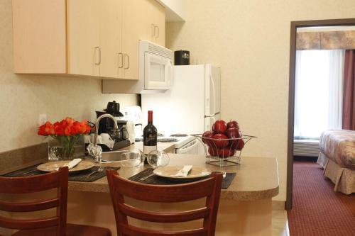 Hotel Pomeroy Inn And Suites Dawson Creek