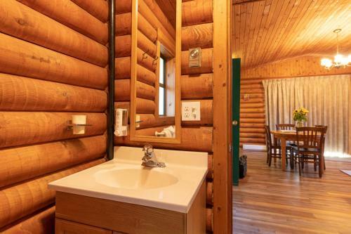 Hotel Cusheon Lake Resort