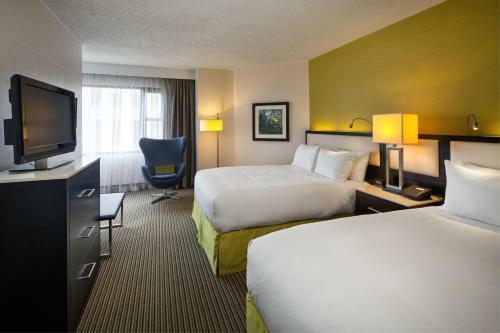 Hotel The Hollis Halifax - A Doubletree Suites By Hilton