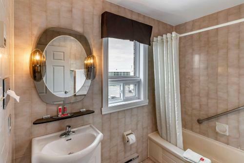 Hotel Econolodge Brossard