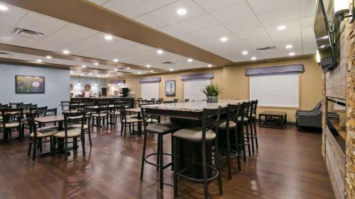 Hotel Best Western Plus Lacombe Inn And Suites