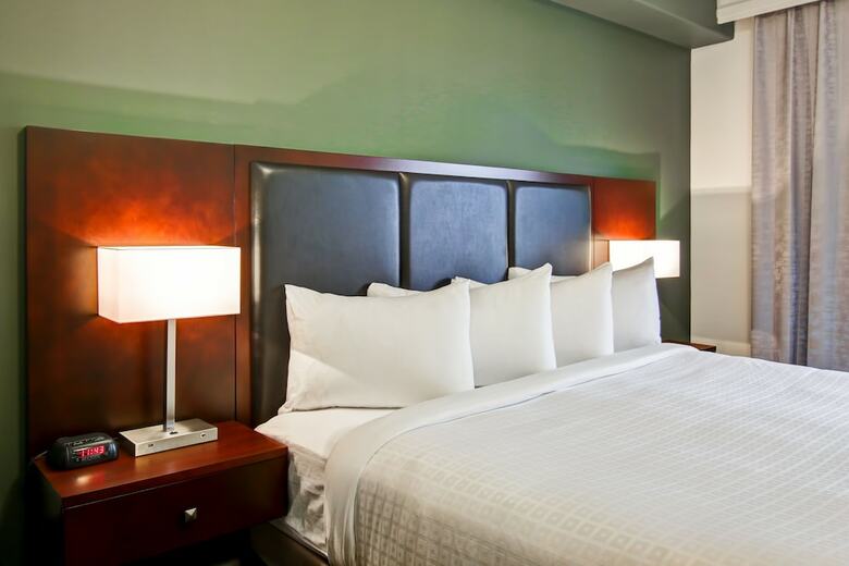 Hotel Chateau Nova Yellowknife