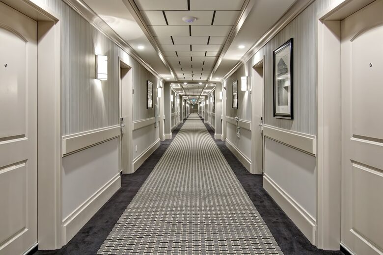 Hotel Chateau Nova Yellowknife
