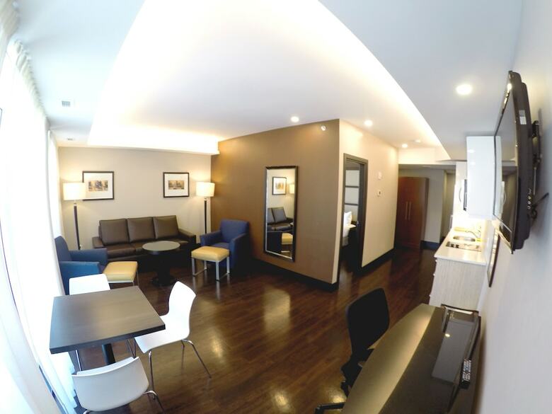 M Montreal Hostel