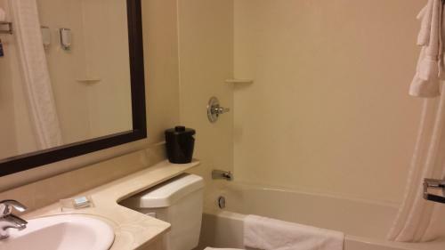 Hotel Travelodge Suites By Wyndham Moncton