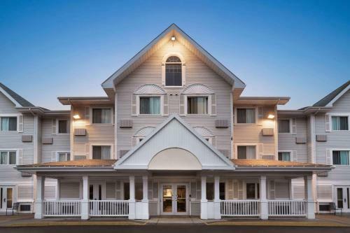 Hotel Travelodge Suites By Wyndham Moncton