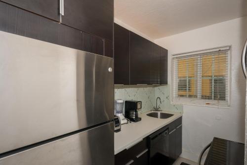 Courtyard Two-bedroom Apartments By Royal Stays