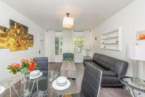 Courtyard Two-bedroom Apartments By Royal Stays