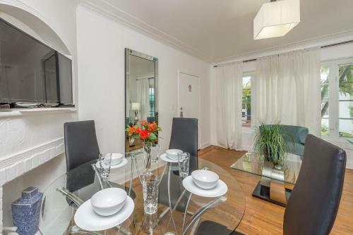 Courtyard Two-bedroom Apartments By Royal Stays