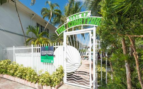 Courtyard Two-bedroom Apartments By Royal Stays