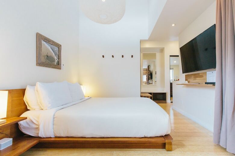 Bed & Breakfast Inn At Moonlight Beach