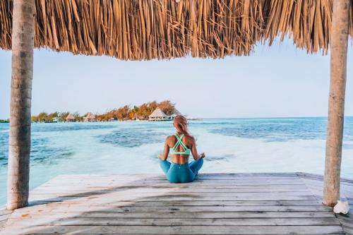 Hotel Thatch Caye Resort