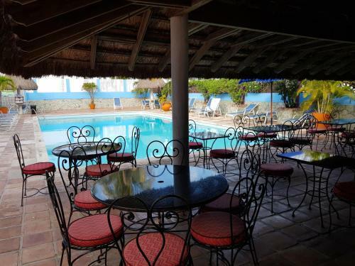 Radisson Fort George Hotel & Marina