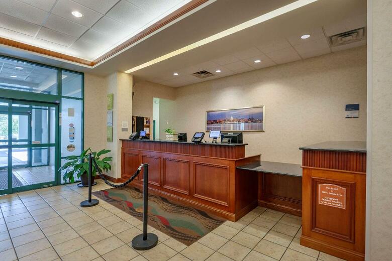 Hotel Clarion Suites Central