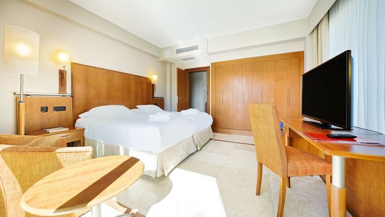 Hotel Reina Isabel