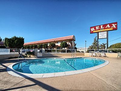 Hotel Relax Inn And Suites