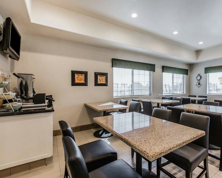 Hotel Comfort Suites