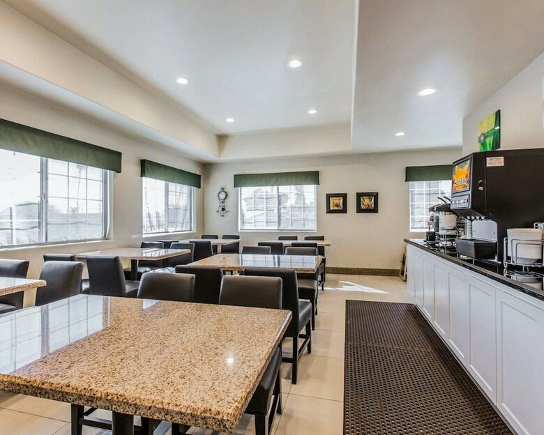 Hotel Comfort Suites