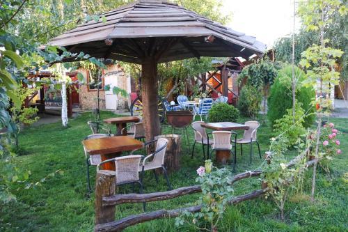 Hostal Caba�as Los Tilos