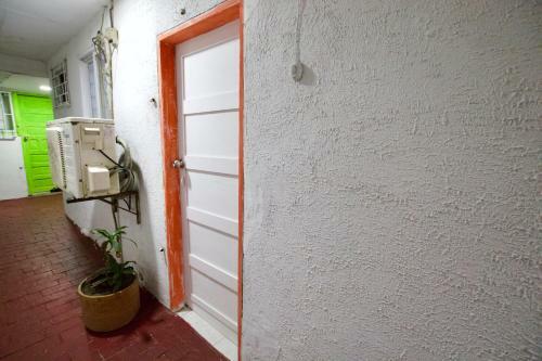 Hostal Habitaestudios - House Extension