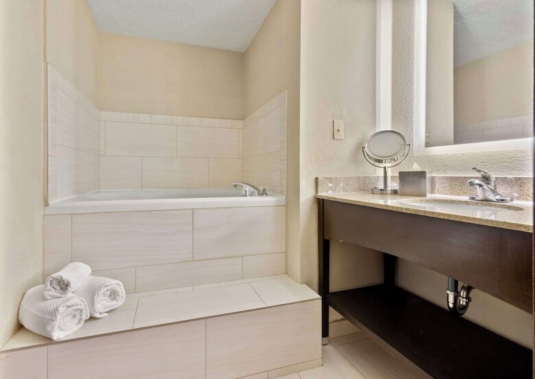 Yarrow Resort Hotel