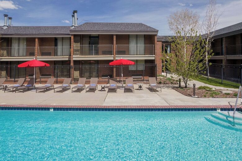 Yarrow Resort Hotel