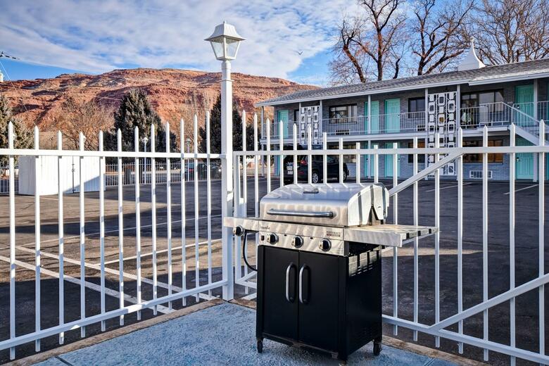 Hotel Rodeway Landmark Inn