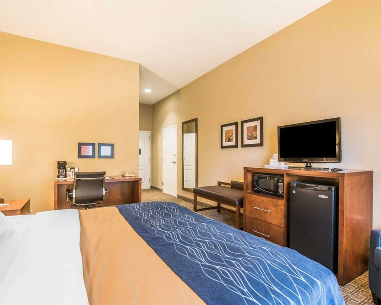 Hotel Comfort Inn & Suites