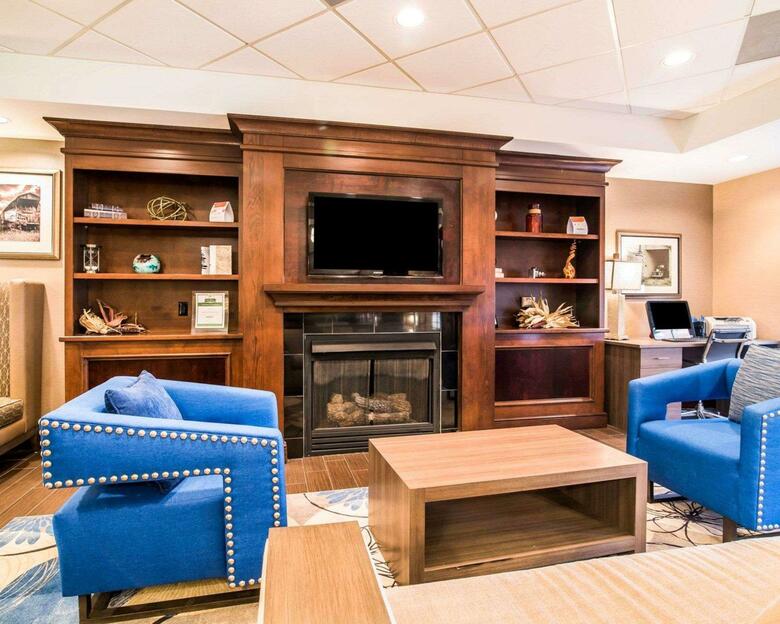 Hotel Comfort Inn & Suites
