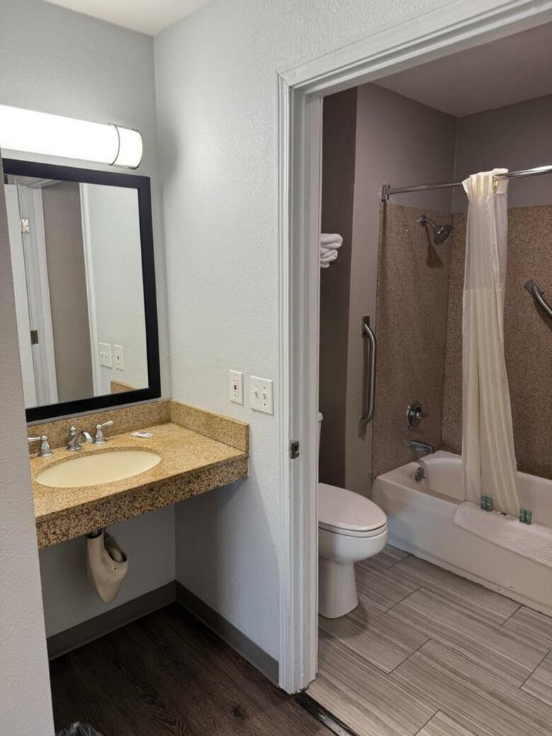 Hotel Studio 6 Suites Vancouver Wa Waterfront
