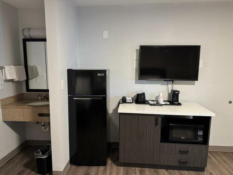 Hotel Studio 6 Suites Vancouver Wa Waterfront