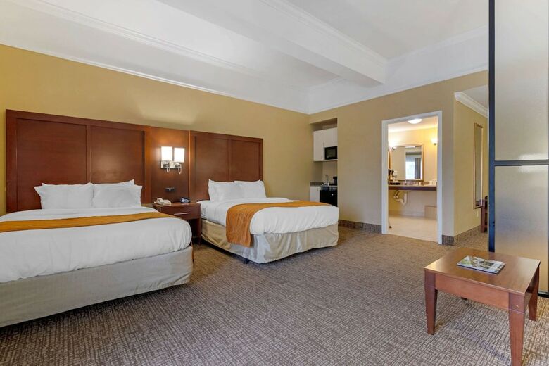 Hotel Comfort Suites Savannah North