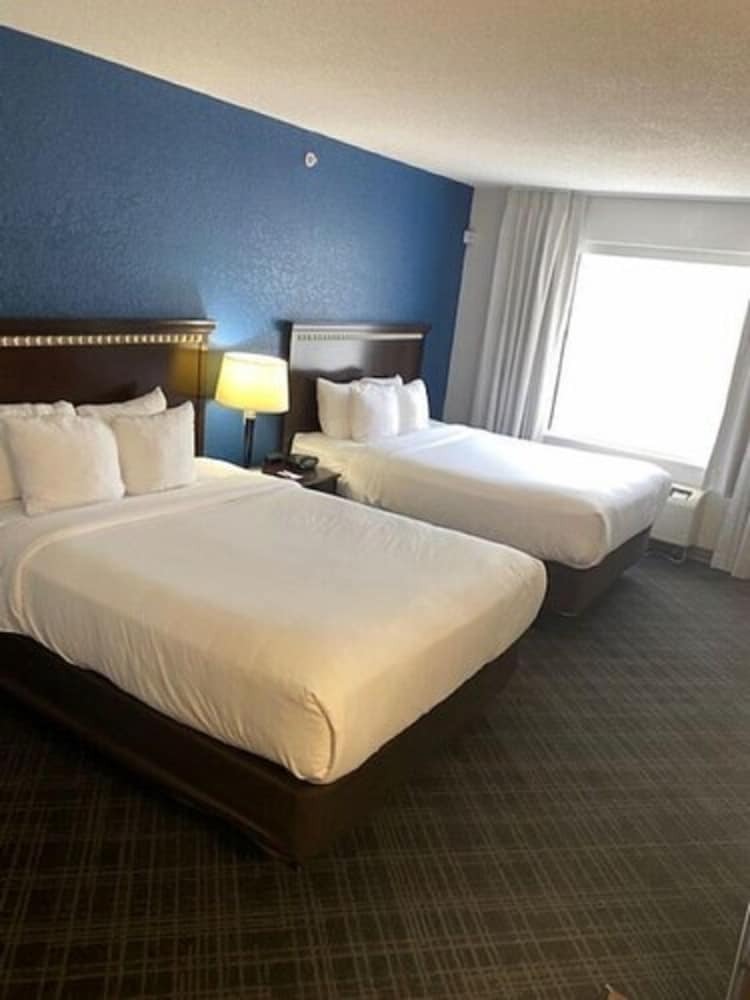Hotel Comfort Suites
