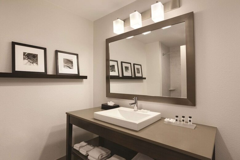 Hotel Country Inn & Suites