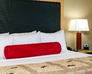 Hotel Cambria Suites