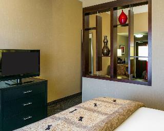 Hotel Cambria Suites