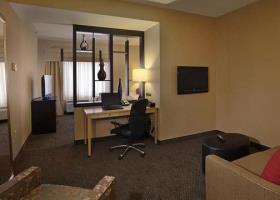 Hotel Cambria Suites