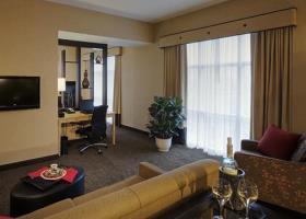 Hotel Cambria Suites