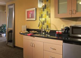 Hotel Cambria Suites