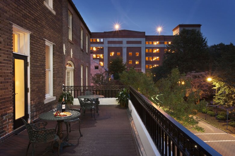 Hotel Planters Inn