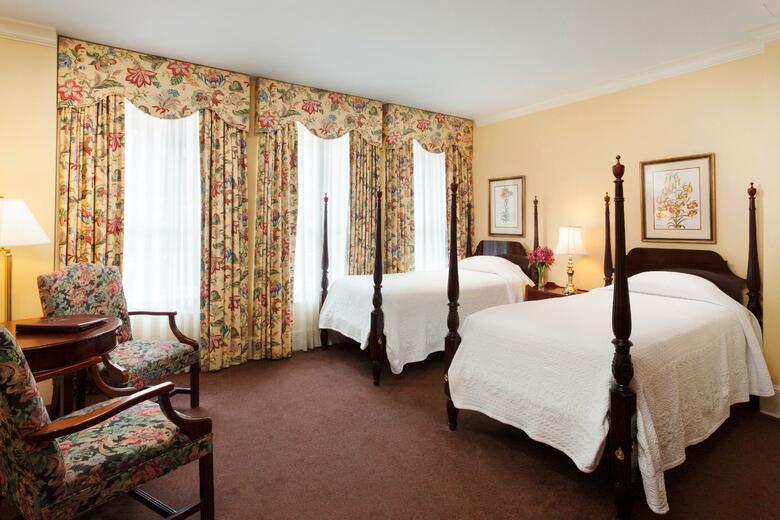 Hotel Planters Inn