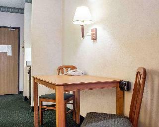 Hotel Comfort Suites At Metro Center