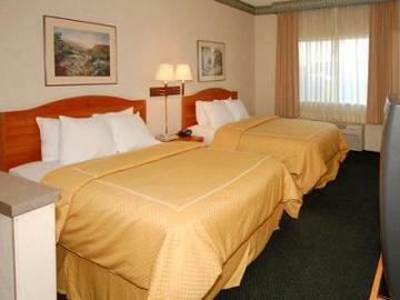 Hotel Comfort Suites At Metro Center