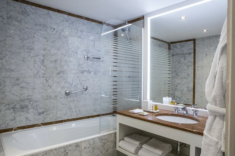 Hotel Royal Garden Champs-elysees