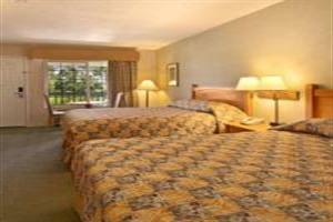 Hotel Ramada Inn & Suites